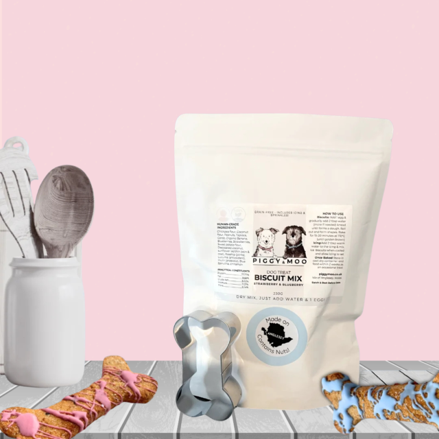 Blueberry & Strawberry Dog Biscuit Mix – With Icing, Sprinkles & Cutter